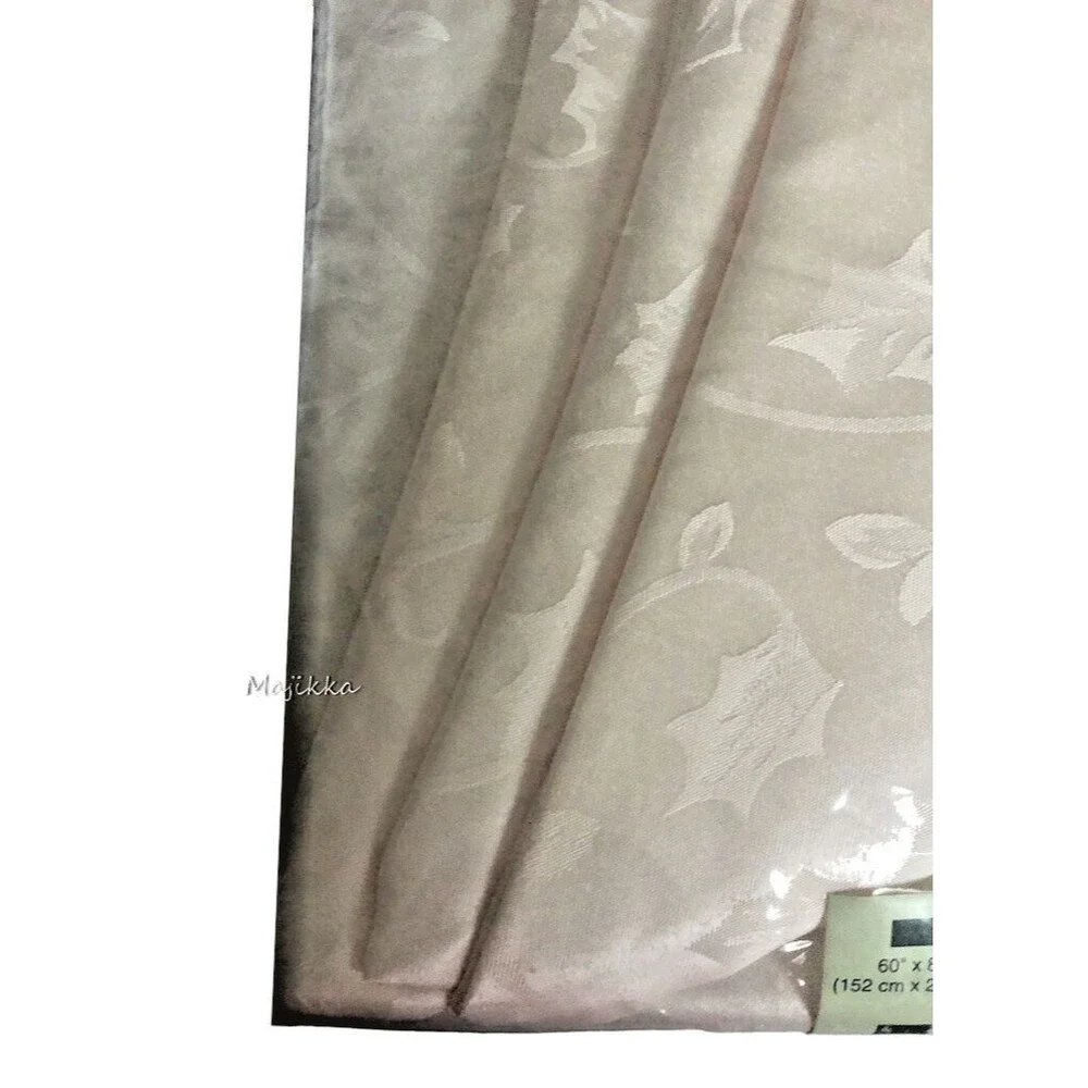 Christmas Ivory Tablecloth 60x84 Plus 6 Napkins Embossed Holly Leaf Berry Damask